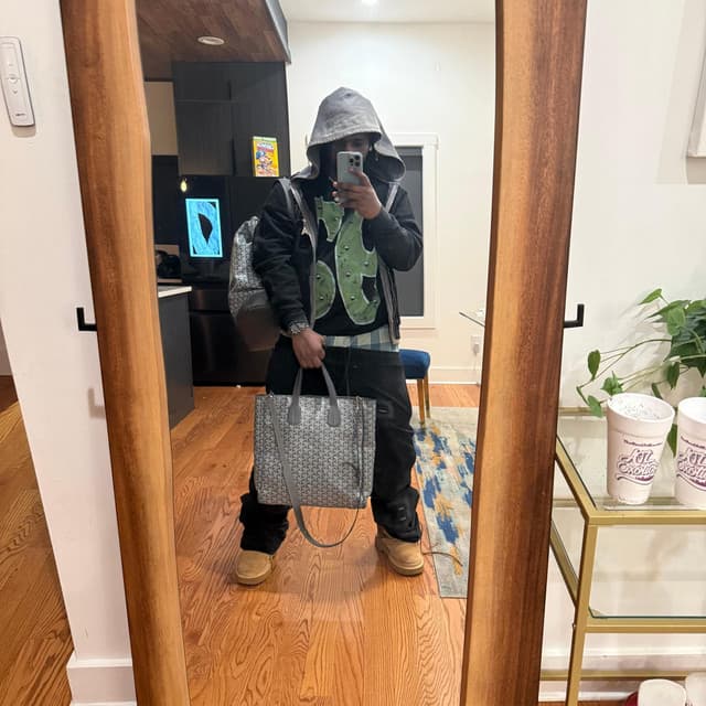 L HUNCHO.